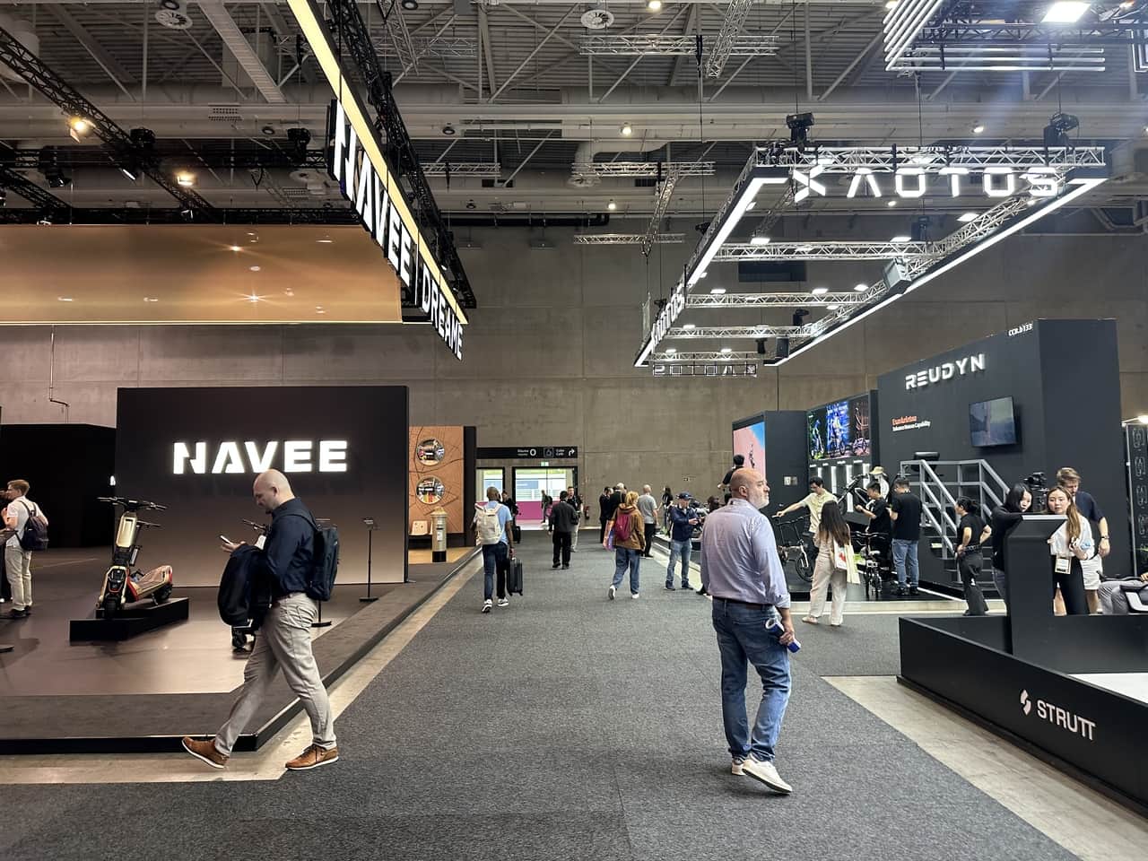 Chinese mobility companies including NAVEE and Xpeng set up exhibition booths at CityCube Berlin during IFA 2026. Berlin — Lee Jeong-wan