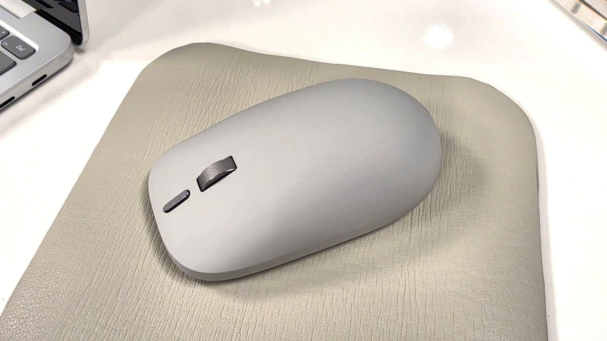 Microsoft Surface — The new Surface Mouse looks great. Image credit: Zac Bowden / Windows Central