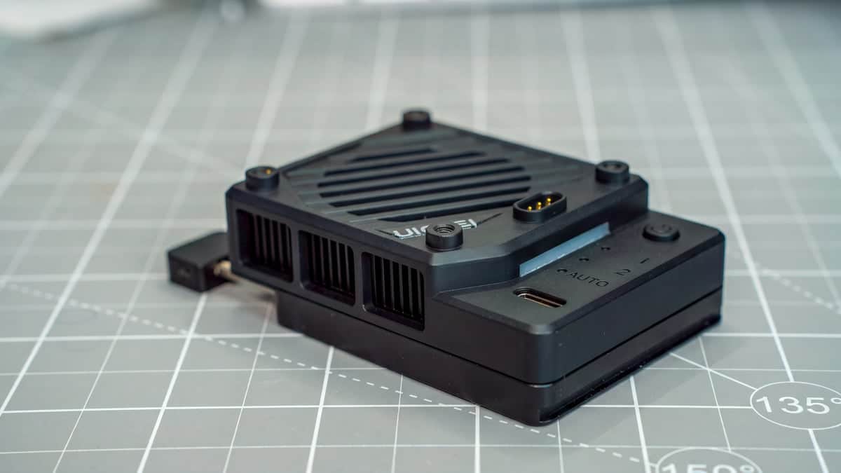 The Ulanzi CU01 thermoelectric camera cooler fully assembled with its 3,000mAh magnetic battery pack docked seamlessly into place