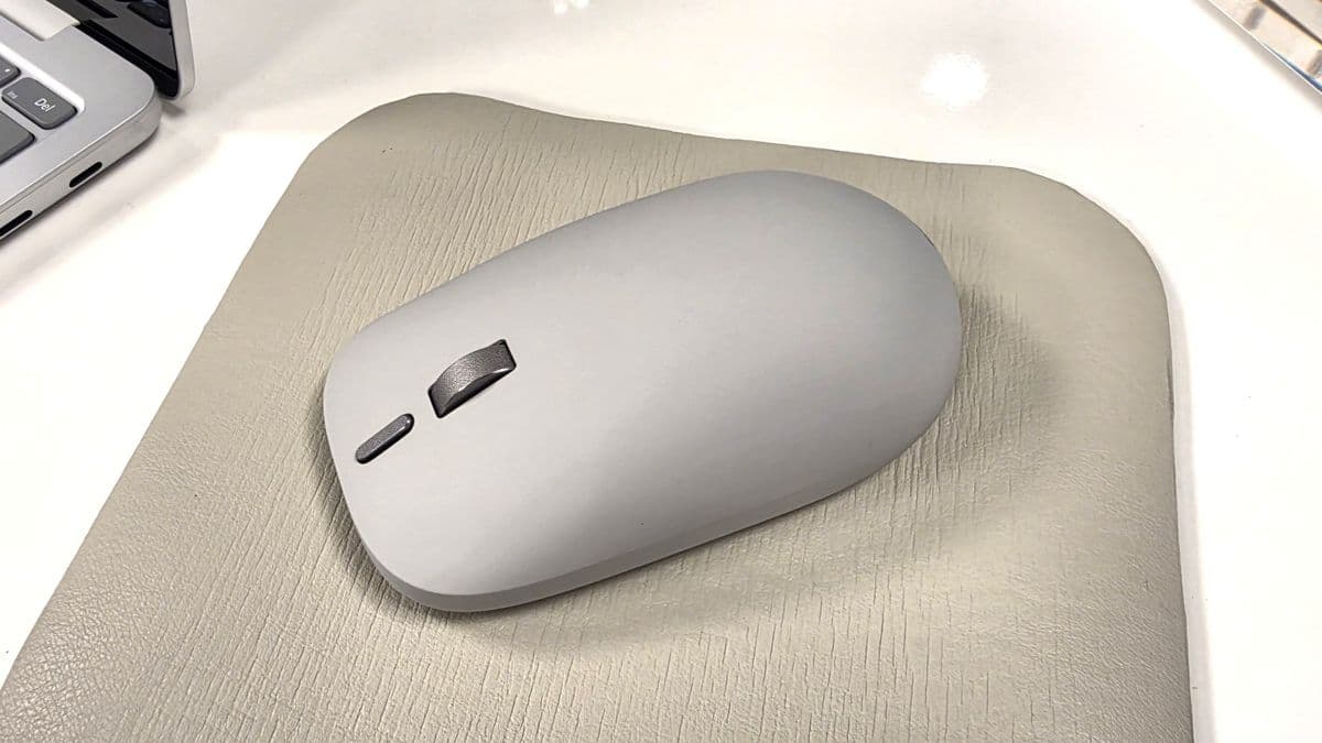 Microsoft Surface — The new Surface Mouse looks great. Image credit: Zac Bowden / Windows Central