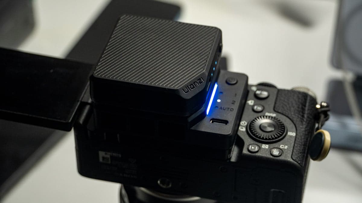 Ulanzi CU01 clamped firmly behind the side-articulating screen of a Sony α7C II with the blue power status LED active